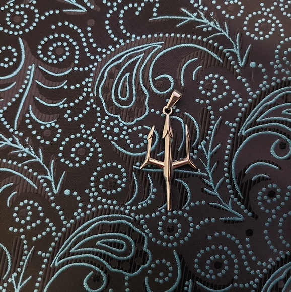 Silver Trident Pendant - Picture 3 of 6